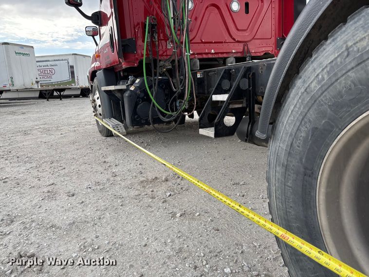 image for item FB3306 2018 Freightliner Cascadia 125 semi truck