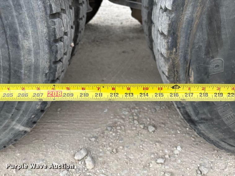 image for item FB3306 2018 Freightliner Cascadia 125 semi truck