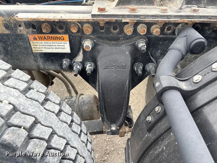 image for item FB3306 2018 Freightliner Cascadia 125 semi truck