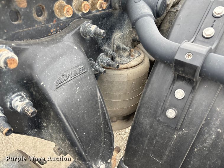 image for item FB3306 2018 Freightliner Cascadia 125 semi truck