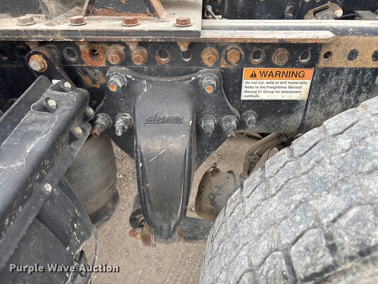 image for item FB3306 2018 Freightliner Cascadia 125 semi truck