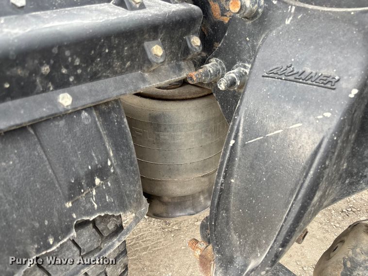 image for item FB3306 2018 Freightliner Cascadia 125 semi truck