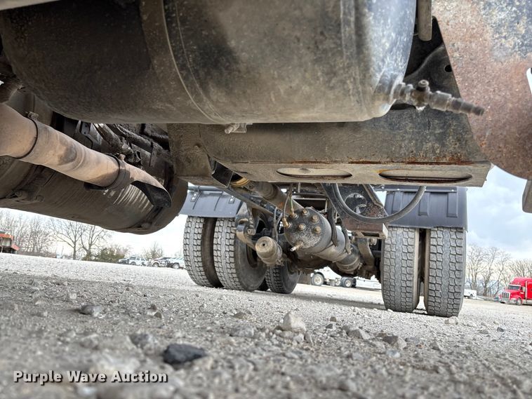 image for item FB3306 2018 Freightliner Cascadia 125 semi truck