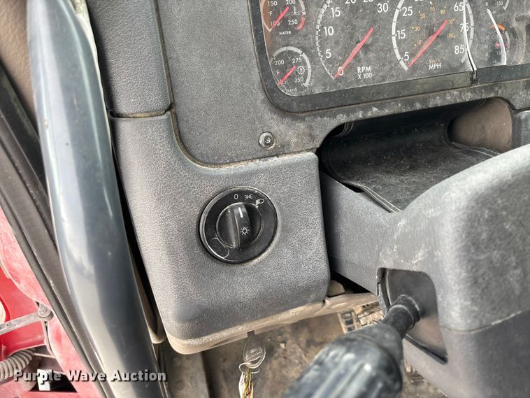 image for item FB3306 2018 Freightliner Cascadia 125 semi truck