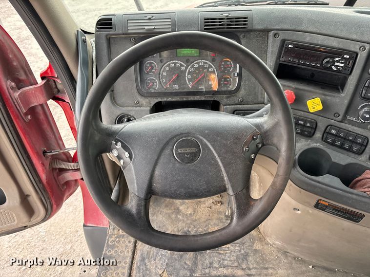 image for item FB3306 2018 Freightliner Cascadia 125 semi truck