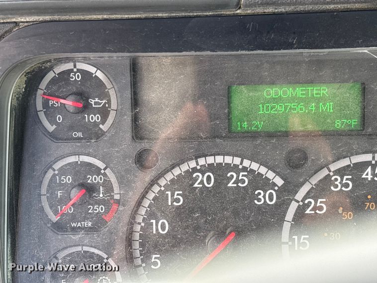 image for item FB3306 2018 Freightliner Cascadia 125 semi truck