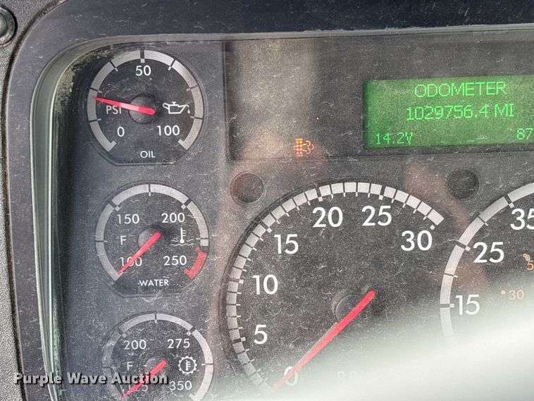 image for item FB3306 2018 Freightliner Cascadia 125 semi truck