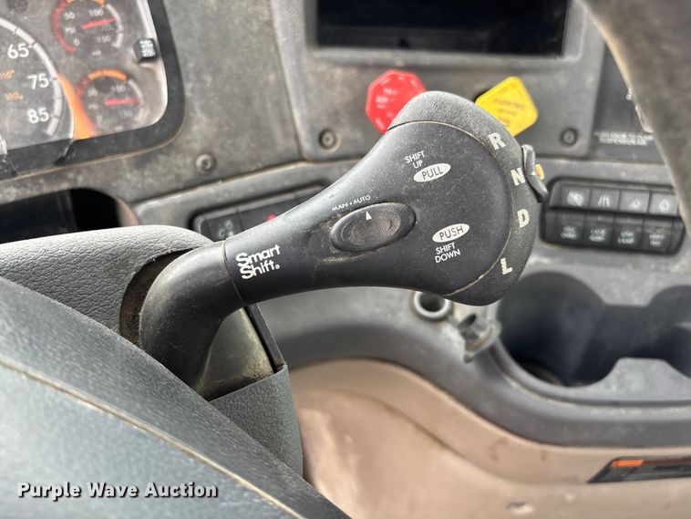 image for item FB3306 2018 Freightliner Cascadia 125 semi truck