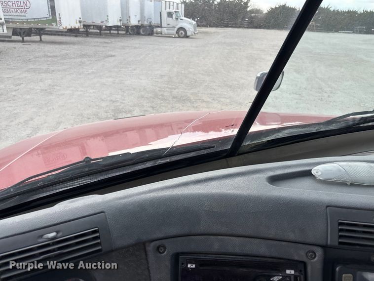 image for item FB3306 2018 Freightliner Cascadia 125 semi truck