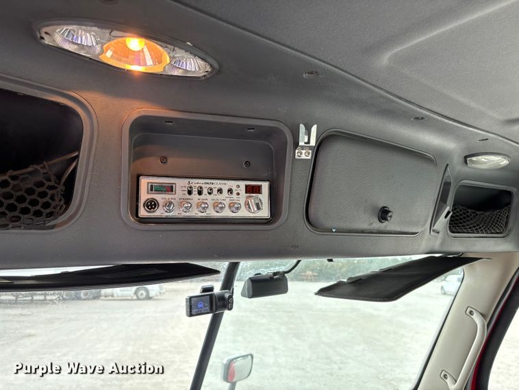 image for item FB3306 2018 Freightliner Cascadia 125 semi truck