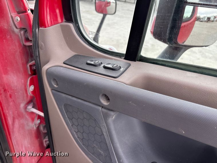 image for item FB3306 2018 Freightliner Cascadia 125 semi truck