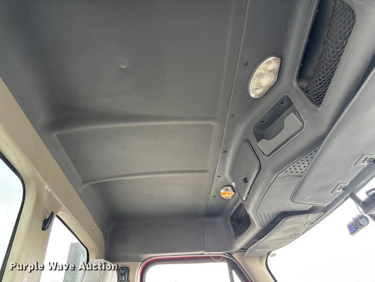 image for item FB3306 2018 Freightliner Cascadia 125 semi truck