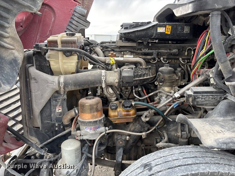 image for item FB3306 2018 Freightliner Cascadia 125 semi truck