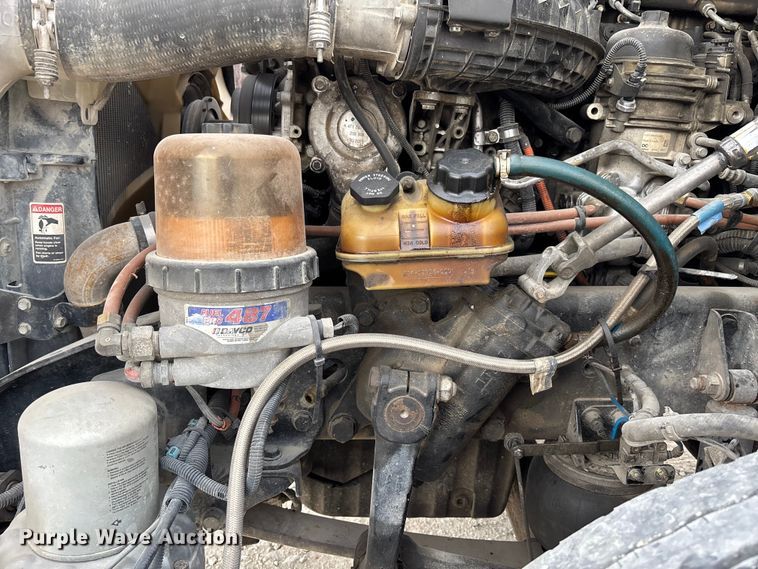 image for item FB3306 2018 Freightliner Cascadia 125 semi truck