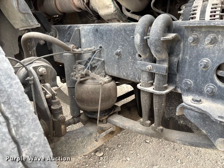 image for item FB3306 2018 Freightliner Cascadia 125 semi truck