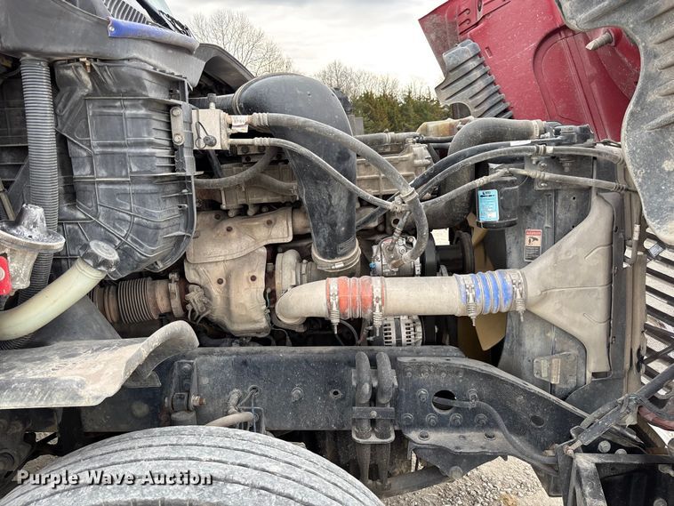 image for item FB3306 2018 Freightliner Cascadia 125 semi truck