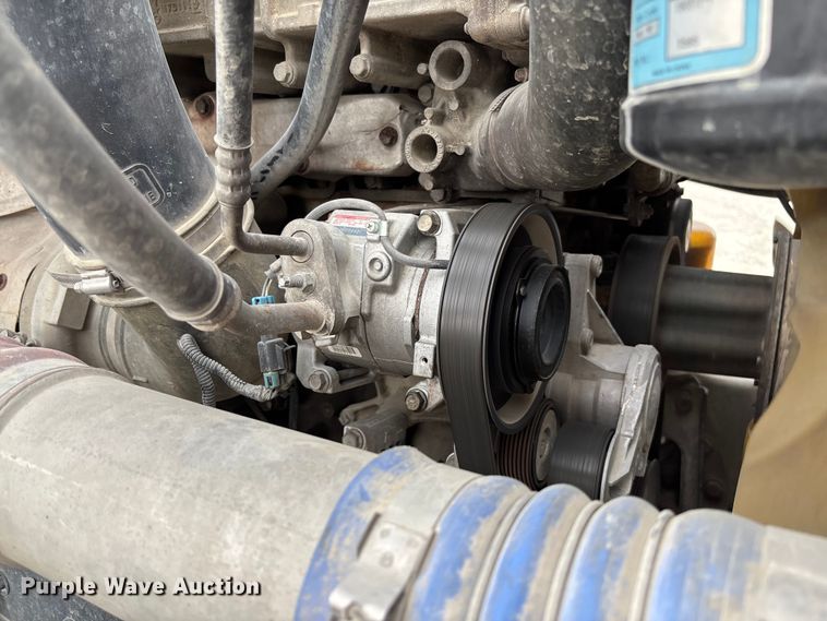 image for item FB3306 2018 Freightliner Cascadia 125 semi truck