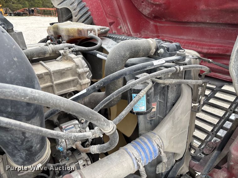 image for item FB3306 2018 Freightliner Cascadia 125 semi truck