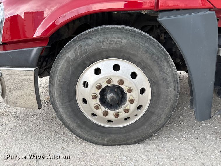 image for item FB3306 2018 Freightliner Cascadia 125 semi truck