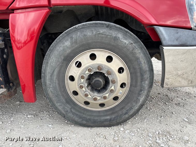 image for item FB3306 2018 Freightliner Cascadia 125 semi truck