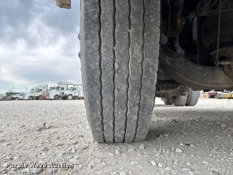 image for item FB3306 2018 Freightliner Cascadia 125 semi truck