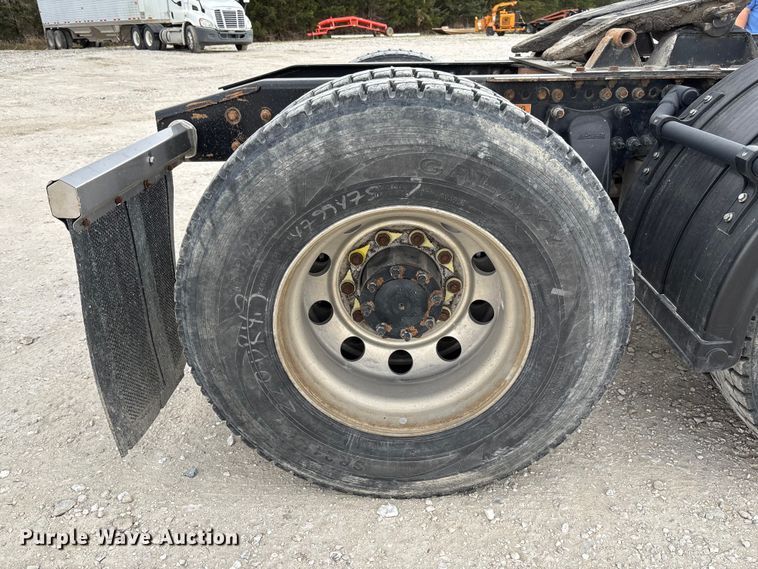 image for item FB3306 2018 Freightliner Cascadia 125 semi truck