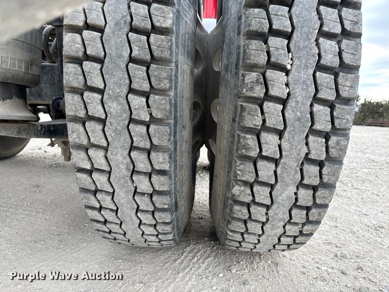 image for item FB3306 2018 Freightliner Cascadia 125 semi truck