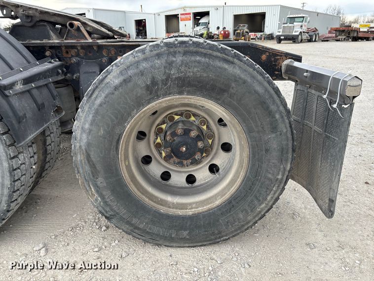 image for item FB3306 2018 Freightliner Cascadia 125 semi truck