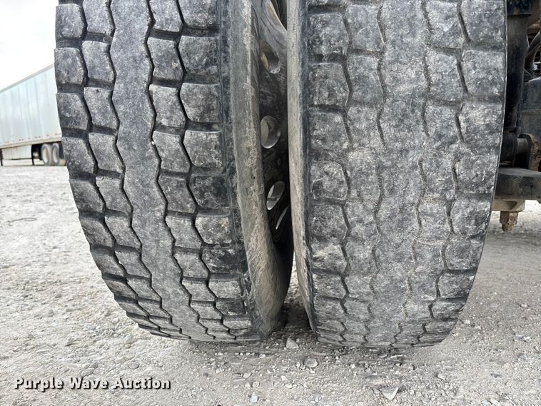 image for item FB3306 2018 Freightliner Cascadia 125 semi truck