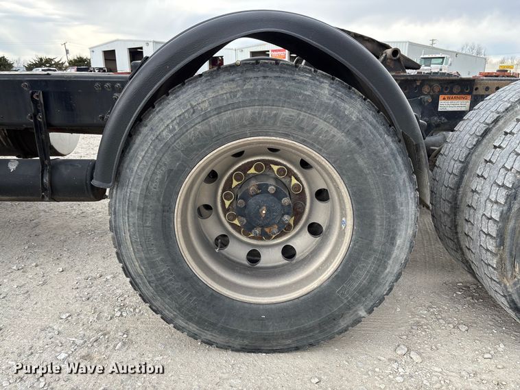 image for item FB3306 2018 Freightliner Cascadia 125 semi truck