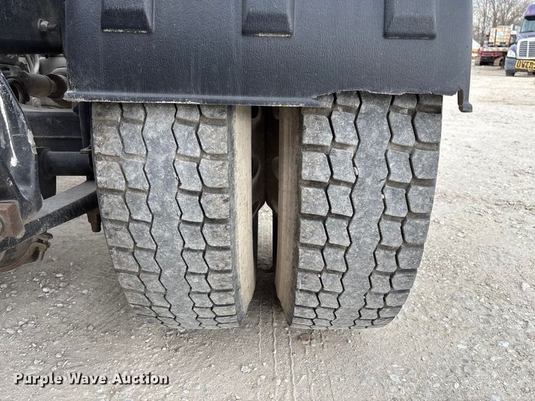 image for item FB3306 2018 Freightliner Cascadia 125 semi truck