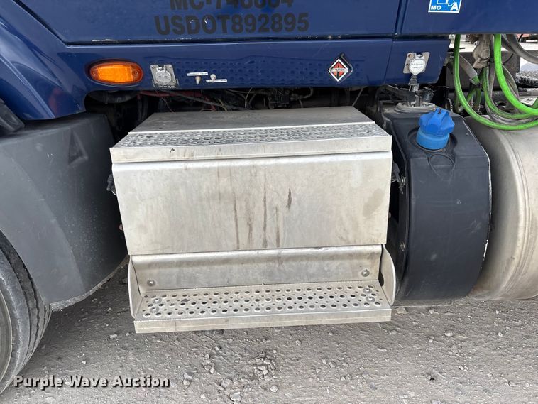 image for item FB3307 2014 International ProStar+ 122 semi truck