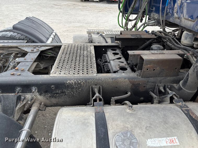 image for item FB3307 2014 International ProStar+ 122 semi truck