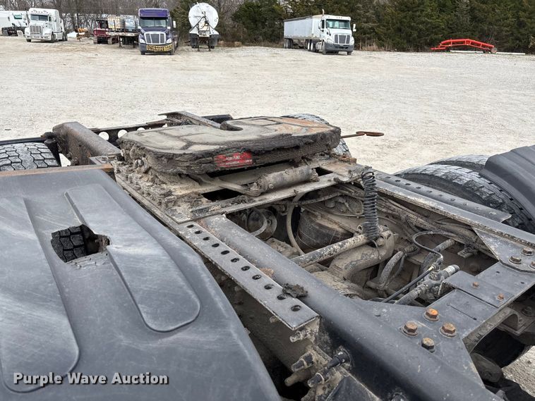 image for item FB3307 2014 International ProStar+ 122 semi truck