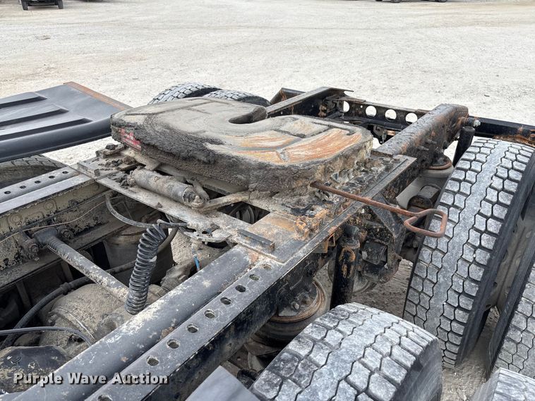 image for item FB3307 2014 International ProStar+ 122 semi truck