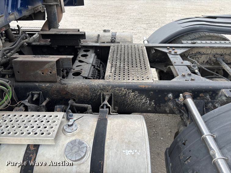 image for item FB3307 2014 International ProStar+ 122 semi truck