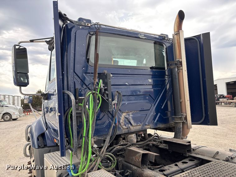 image for item FB3307 2014 International ProStar+ 122 semi truck