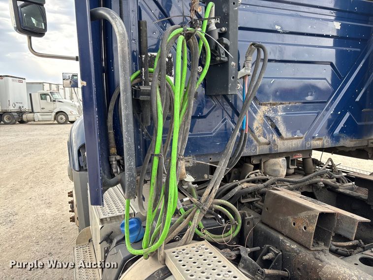 image for item FB3307 2014 International ProStar+ 122 semi truck