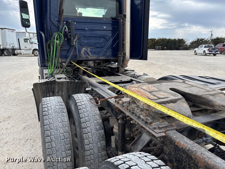 image for item FB3307 2014 International ProStar+ 122 semi truck