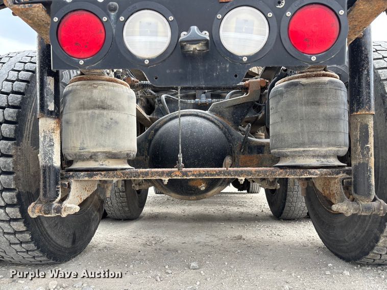 image for item FB3307 2014 International ProStar+ 122 semi truck