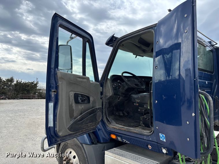 image for item FB3307 2014 International ProStar+ 122 semi truck