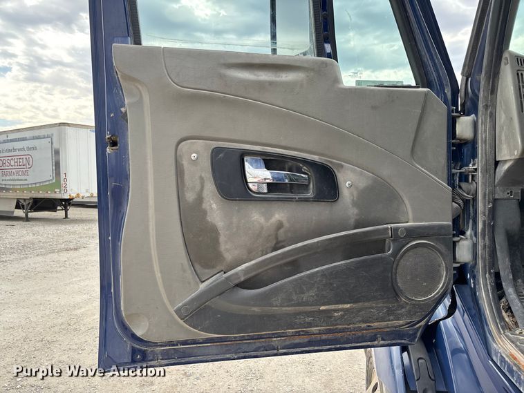 image for item FB3307 2014 International ProStar+ 122 semi truck