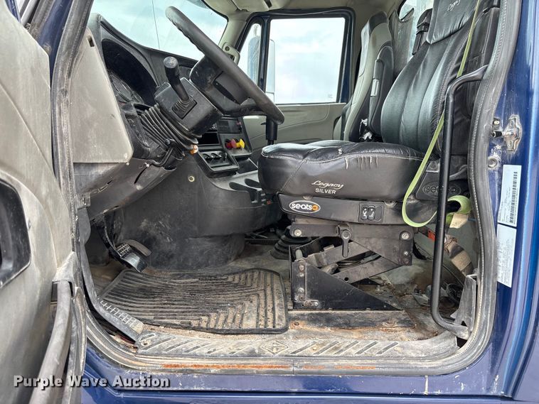 image for item FB3307 2014 International ProStar+ 122 semi truck