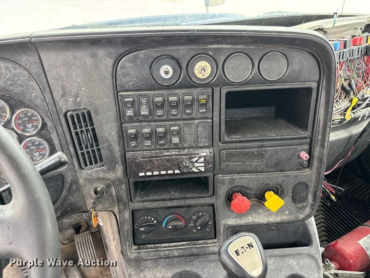 image for item FB3307 2014 International ProStar+ 122 semi truck