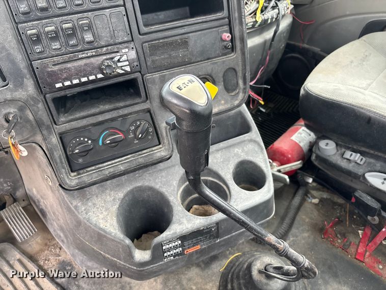 image for item FB3307 2014 International ProStar+ 122 semi truck