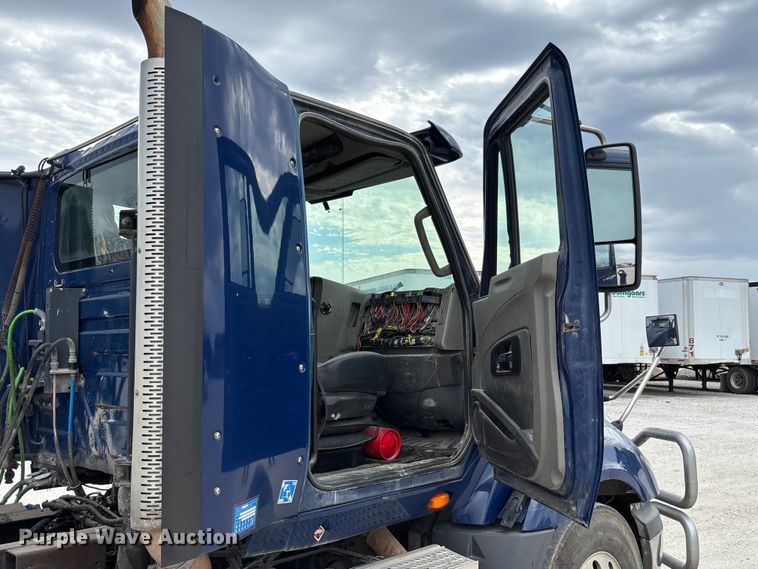 image for item FB3307 2014 International ProStar+ 122 semi truck