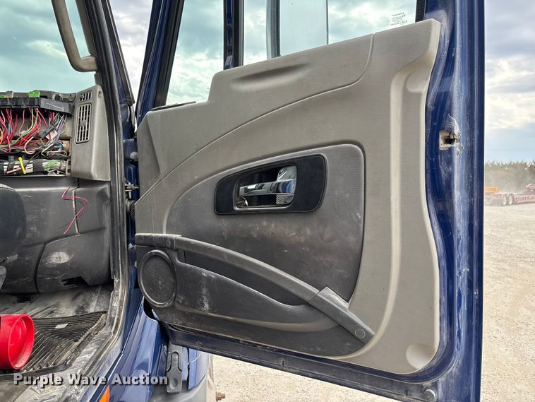 image for item FB3307 2014 International ProStar+ 122 semi truck