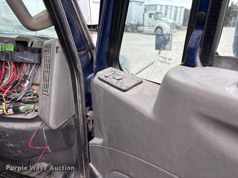 image for item FB3307 2014 International ProStar+ 122 semi truck