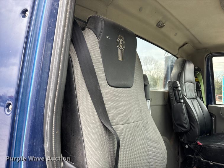 image for item FB3307 2014 International ProStar+ 122 semi truck