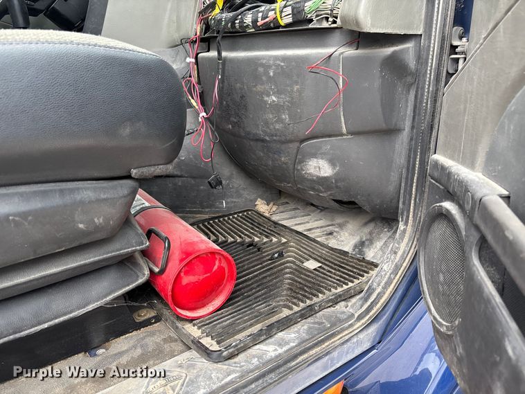 image for item FB3307 2014 International ProStar+ 122 semi truck